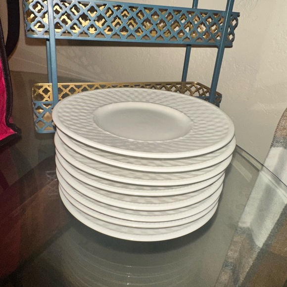 Classic White Textured Dinner Plate Set - Picture 3 of 16